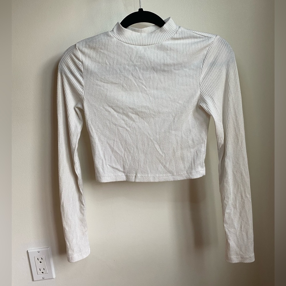 White Mock Neck Cropped Long Sleeve Top ( size S )